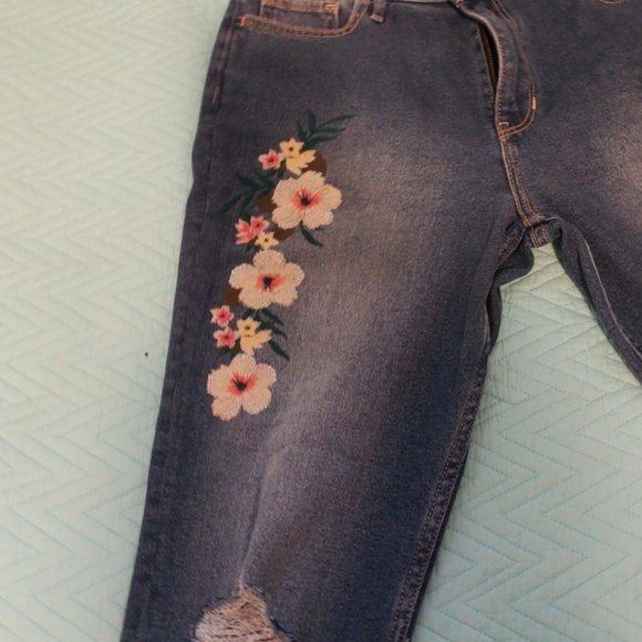 Jeans - Picture 2 of 4